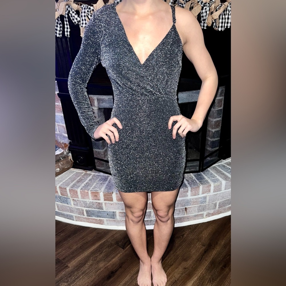 Elegant One-Shoulder Glitter Dress